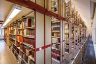 © A. Obermüller Im Magazin der Bibliothek
